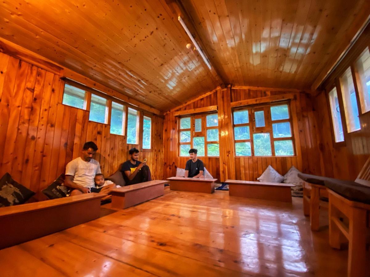 Pine Tower Inn Manāli Eksteriør billede