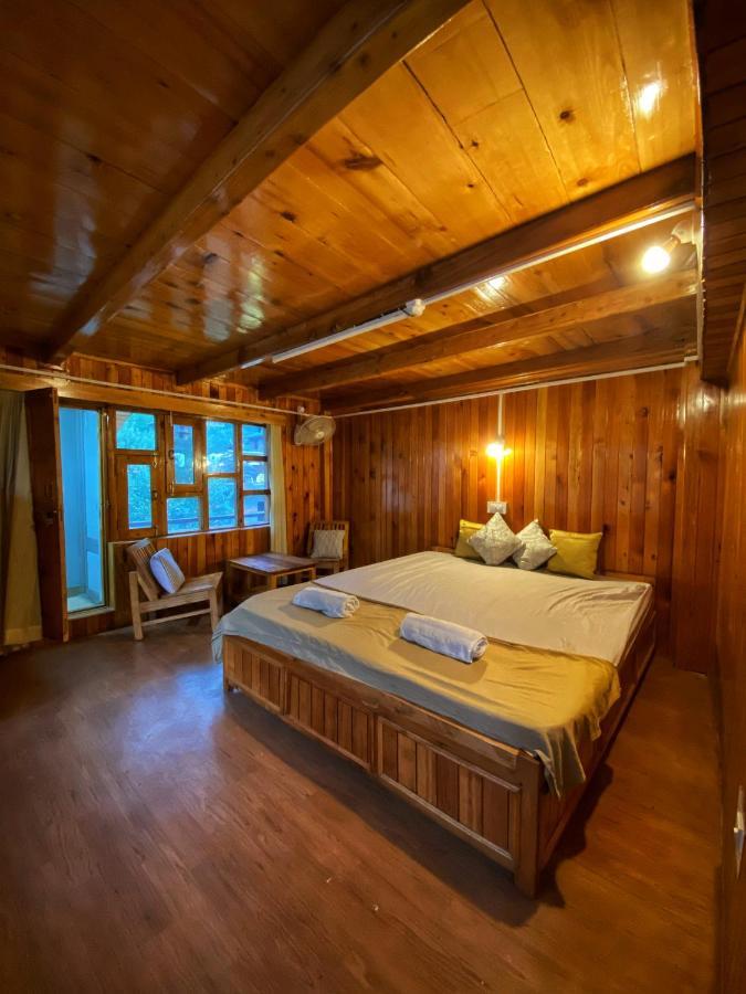 Pine Tower Inn Manāli Eksteriør billede