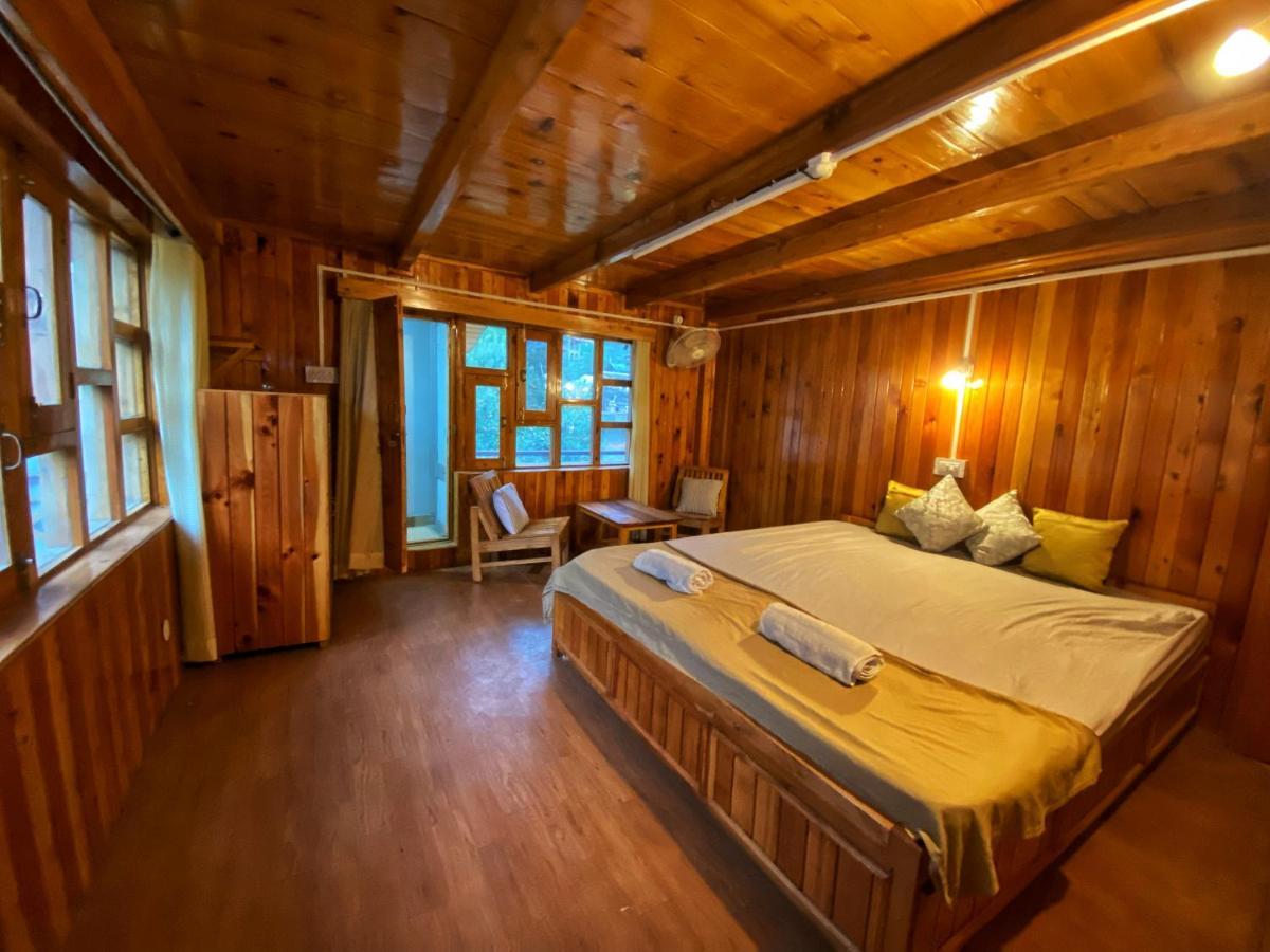 Pine Tower Inn Manāli Eksteriør billede