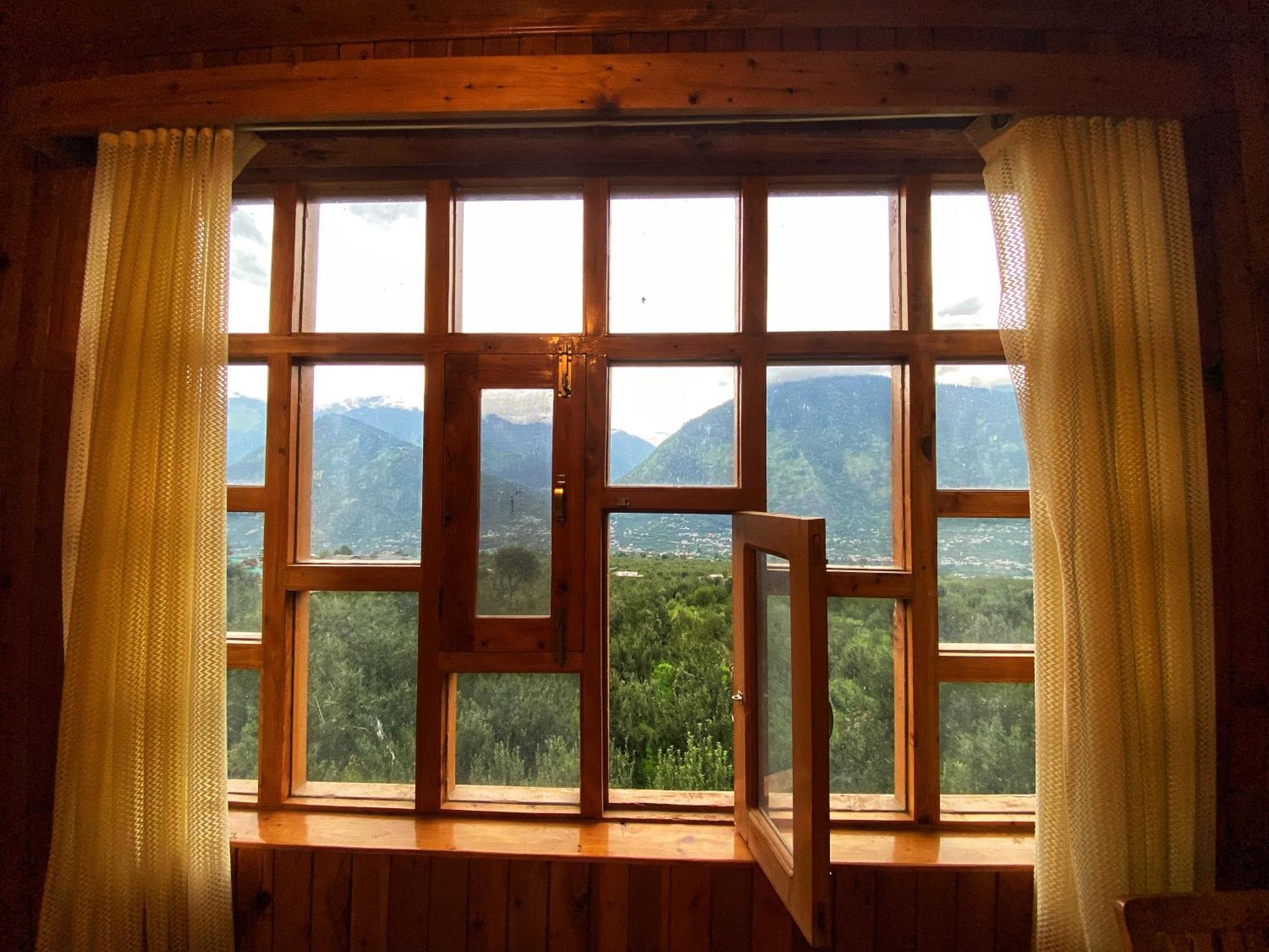 Pine Tower Inn Manāli Eksteriør billede